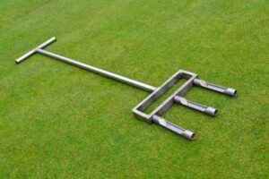 Šakinis aeratorius vejai su keičiamais tuščiaviduriais dantimis