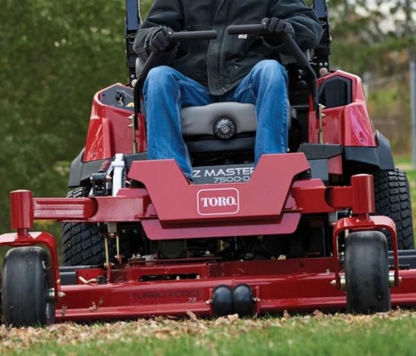 Toro Z Master 7500-D 183 cm (72”) dyzelinė zero-turn vejapjovė (72074) – 37 HP Yanmar, galinis išmetimas